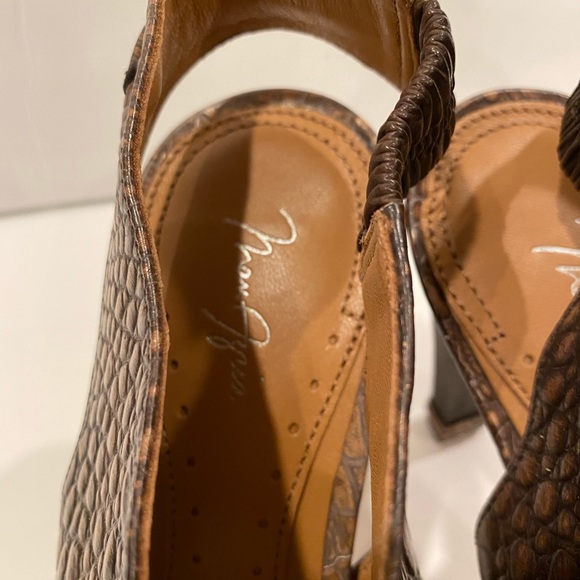 Maxazria BCBG croc embossed sandals slingbacks 39 - Picture 8 of 8